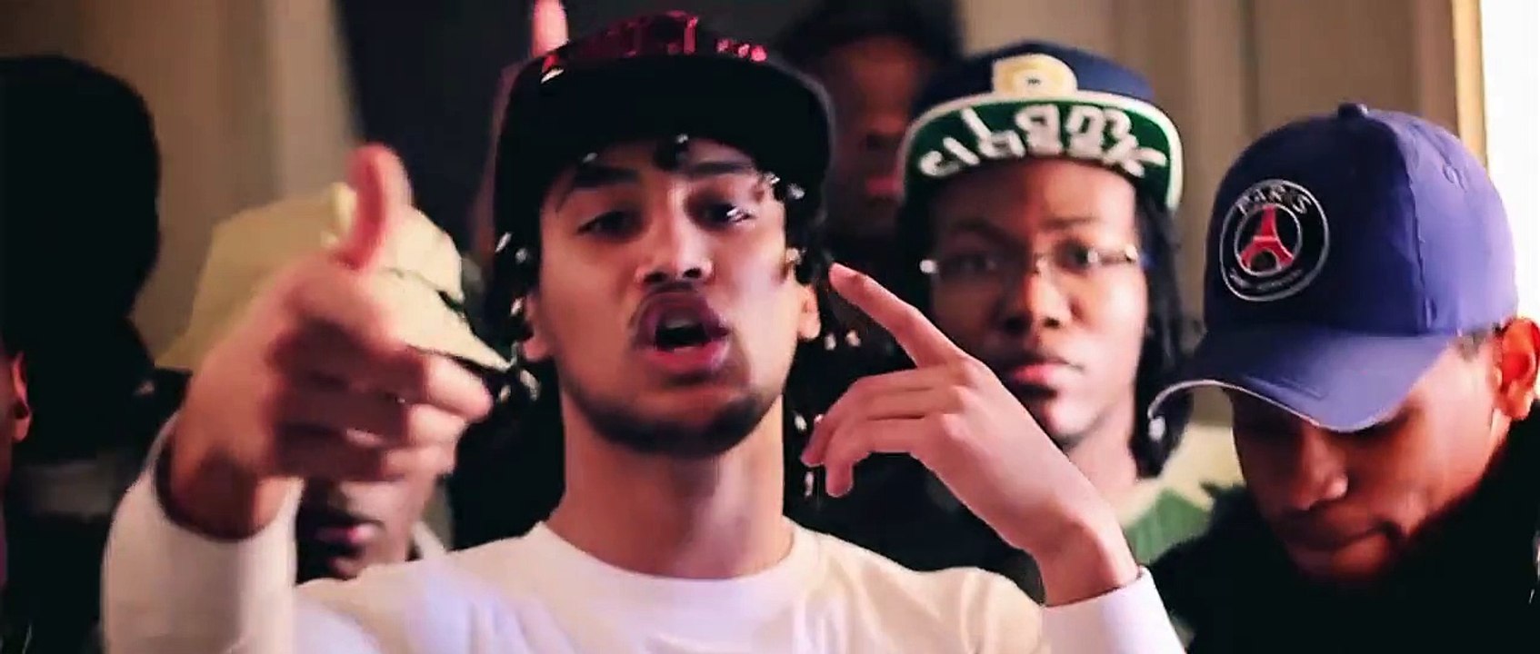 Dely feat Capos - Pas comme eux
