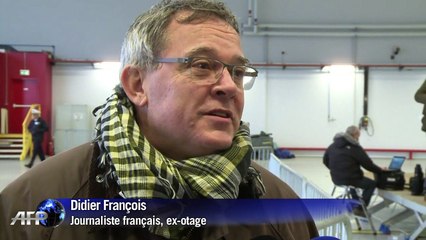 Le retour de Serge Lazarevic, du "bonheur" pour l'ex-otage Didier François