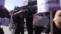 Gazzeli Kadınlardan Şemsiyeli Protesto