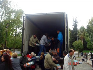 Φωτογραφίες από την διανομή αγγουριών 10-12-2014