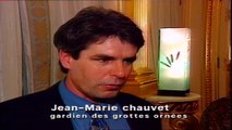 1995 : Découverte d'une grotte avec des peintures rupestres à Vallon Pont d'Arc