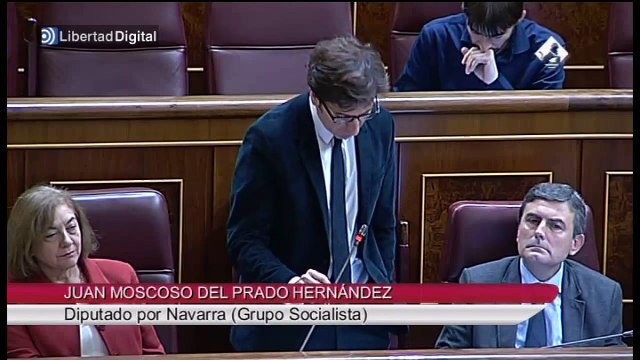 De Guindos acusa al PSOE de forzar la salida de Bankia a bolsa