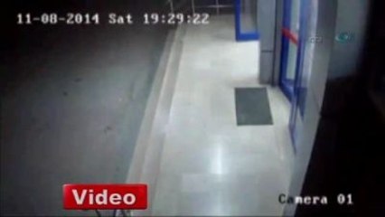 Download Video: PKK Yandaşları ATM'leri Yakıp, AVM'ye Patlayıcı Attı