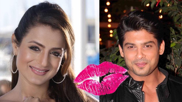 Siddharth Shukla & Amisha Patel CAUGHT 'Kissing'