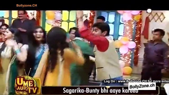 Bunty Ki Amma Ji Ki Birthday Party!! - Hum Hain Naa - 11th Dec 2014