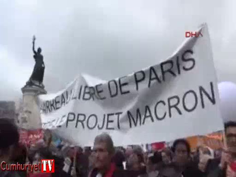 Paris'te 30 bin noter ve avukat sokağa indi