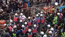 اولتیماتوم پلیس هنگ کنگ به معترضان و آغاز پاکسازی کمپی دیگر
