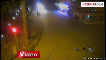 'Dur' İhtarına Uymayan Sürücü Polisi 300 Metre Sürükledi