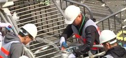 Hongkong : des ouvriers démontent les barricades des manifestants prodemocratie