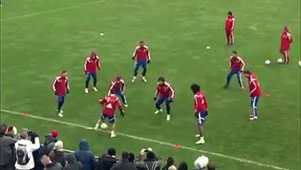 Séance de toro en une touche de balle du Bayern Munich