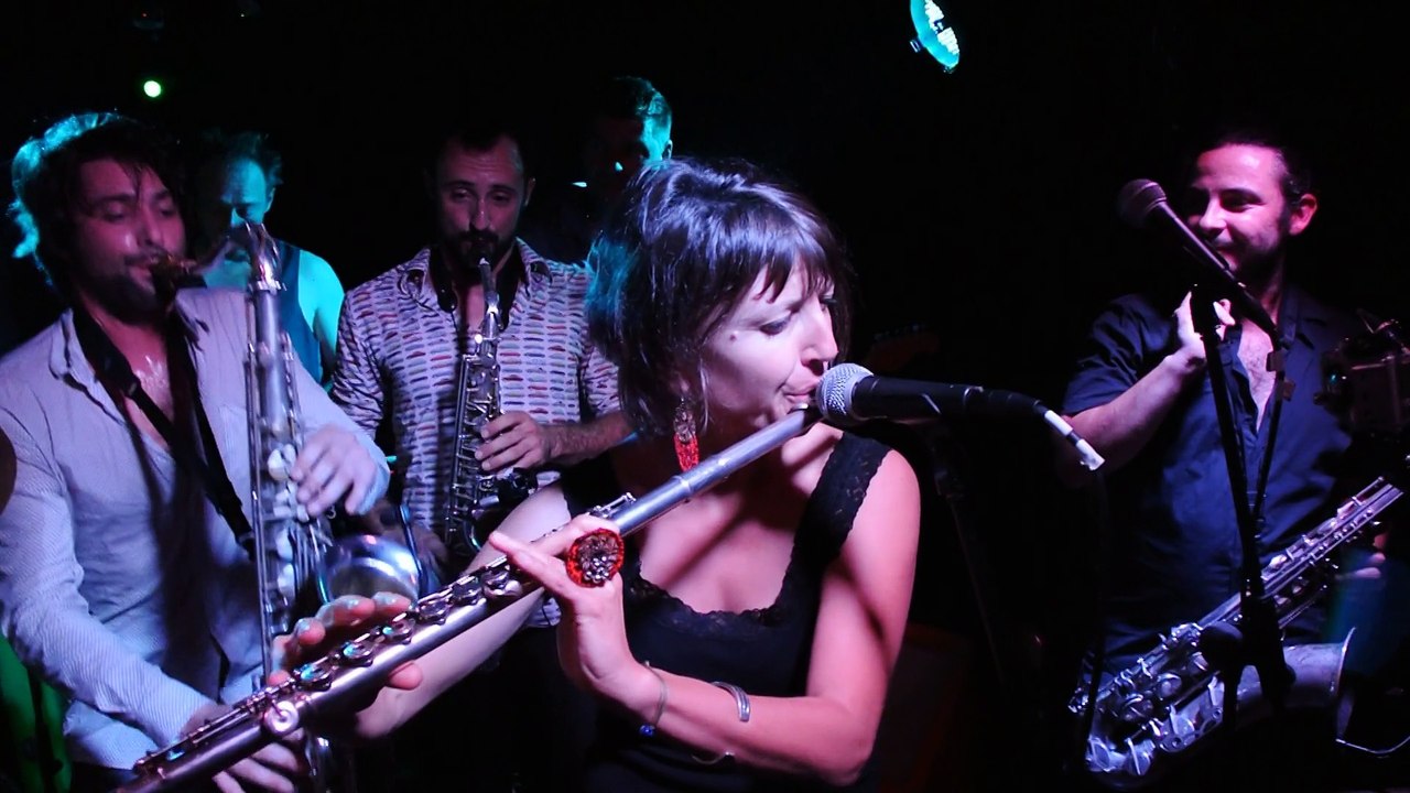 Les Touffes Kretiennes : "Haïtian Fight Song"