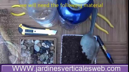 sobre cómo hacer un jardin vertical reciclable con botellas de plástico