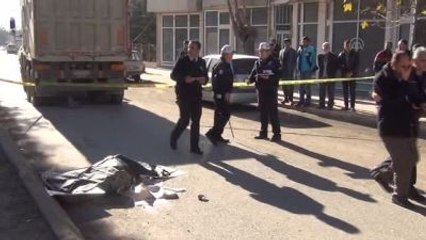 Kamyonun Çarptığı Temizlik İşçisi Kadın Öldü