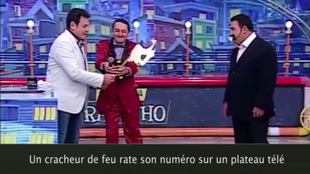 Elle s'amuse à descendre les escaliers dans un panier à linge sale !