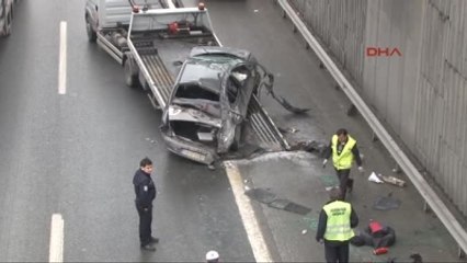 Seyrantepe'de Virajı Alamayan Otomobil, Açık Bariyerden Tem Yoluna Düştü