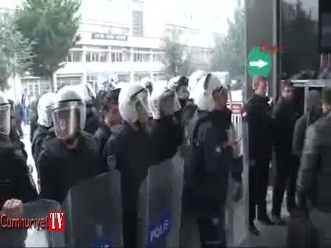 Marmara Üniversitesi karıştı: Öğrencilere polis müdahalesi