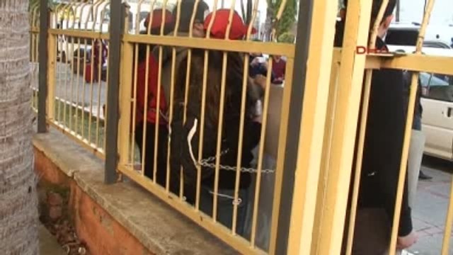 Liselilere Yaka Paça Gözaltı