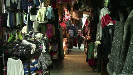 في لبنان حديقة تزهر على جبل نفايات