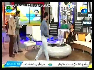 Comedian Ayaz Soomro K Bad Bushra Ansari Ne Bhi Chippa Sahab Ko Poster Samajh Liya