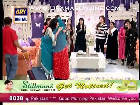 Nida Yasir Ne Roote Roote Javeria Abbasi Ka Welcome Kia Jo Wo Lahore Se Morning Show Chor Kar Karachi Agayi