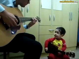 Babasıyla Düet Yapan 2 Yaşındaki Bebe