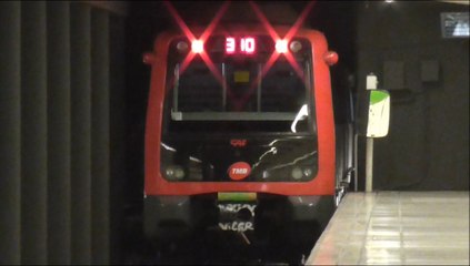 Rame Série 5000 : Départ de la station Drassanes sur la ligne 3 du métro de Barcelone