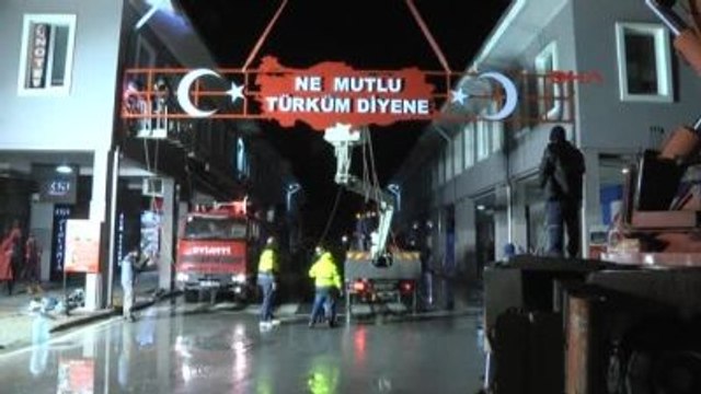 Balıkesir Tepkiler Üzerine 'Ne Mutlu Türküm Diyene' Tabelası Yeniden Asıldı