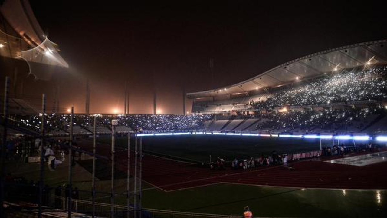 Besiktas-Tottenham: Le magnifique show des supporters turcs lors d'une panne d'électricité