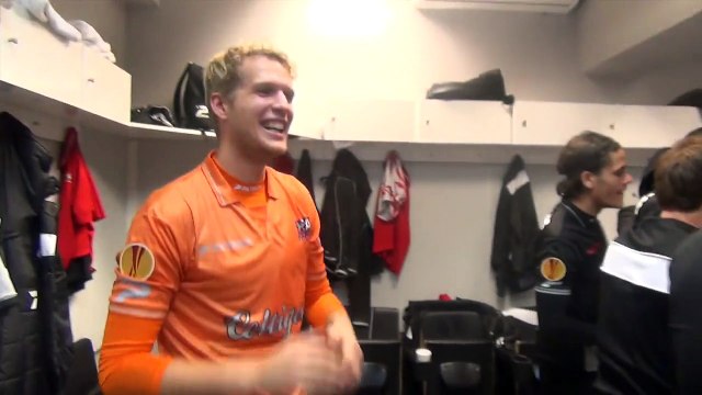 EAG JOIE DANS LES VESTIAIRES APRÈS LA QUALIFICATION AU PAOK