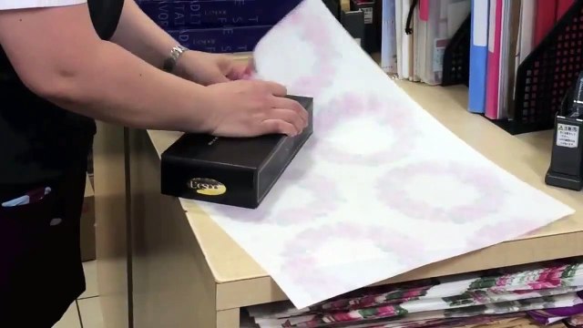So amazing and Cool gift wrapping hack! Best Tuto ever!
