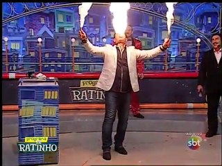 Un Cracheur de feu s'enflamme le visage en direct à la TV! FAIL violent