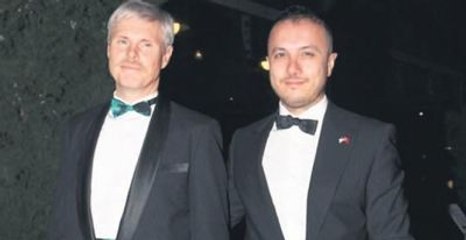 ABD'li Başkonsolos, Türk Genciyle Evleniyor
