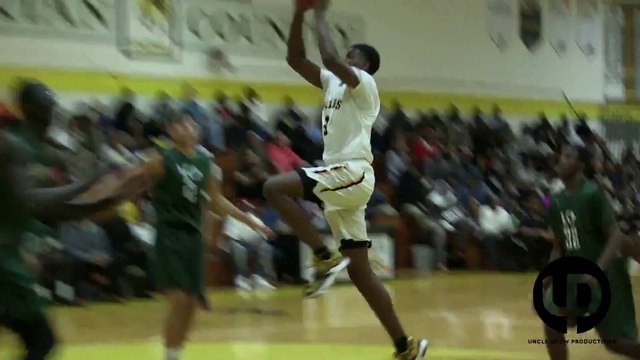 7'6ft VS 6'7ft Basketball player : amazing Dunk from the little one... David VS goliath