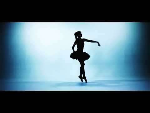 Μιχάλης Χατζηγιάννης - Τρεις Ζωές | Mixalis Xatzigiannis - Treis zwes - Official Video Clip