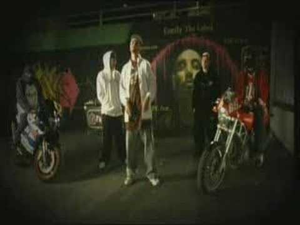 Ταραξίας - Ένας MC από την Ελλάδα | Taraksias - Enas MC apo tin Ellada - Official Video Clip