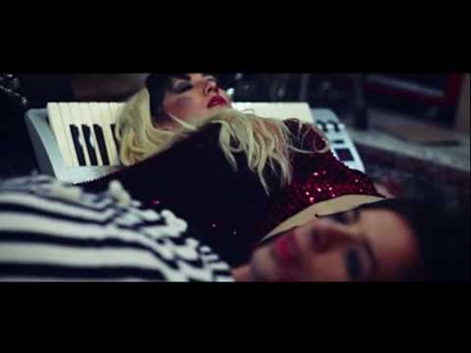 Velvet Fire - Απίστευτα Πολύ | Velvet Fire - Apistefta poli - Official Video Clip