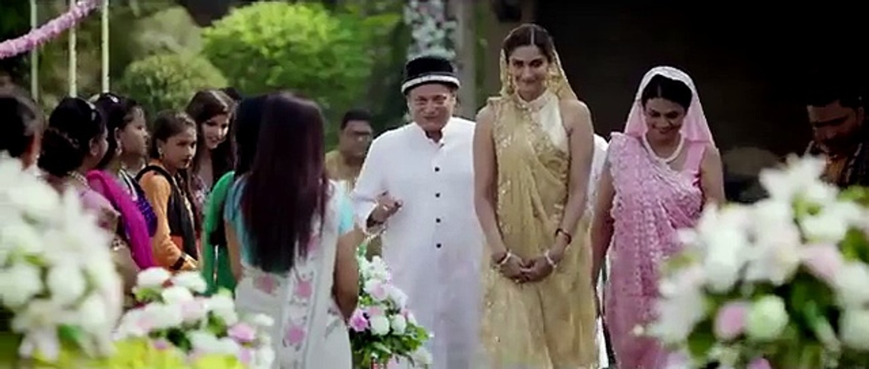 Theatrical Trailer of Dolly Ki Doli Starring Sonam Kapoor.  Bollywood