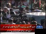 Imran Khan waves to Sit-in Participants & Thanks Them