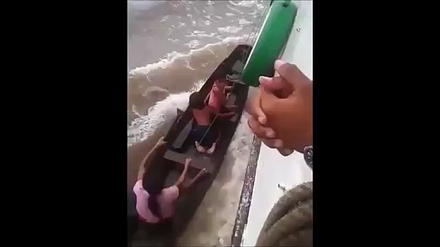 Ces petites filles s'accrochent comme des pirates !