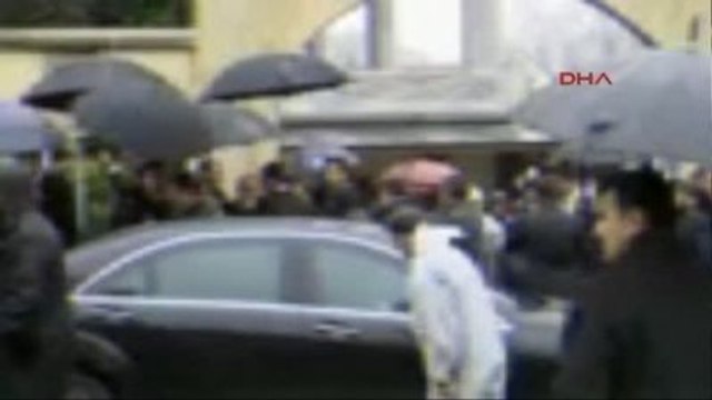 Başbakan Davutoğlu Cuma Namazını Başakşehir'deki Tunahan Camii'nde Kıldı