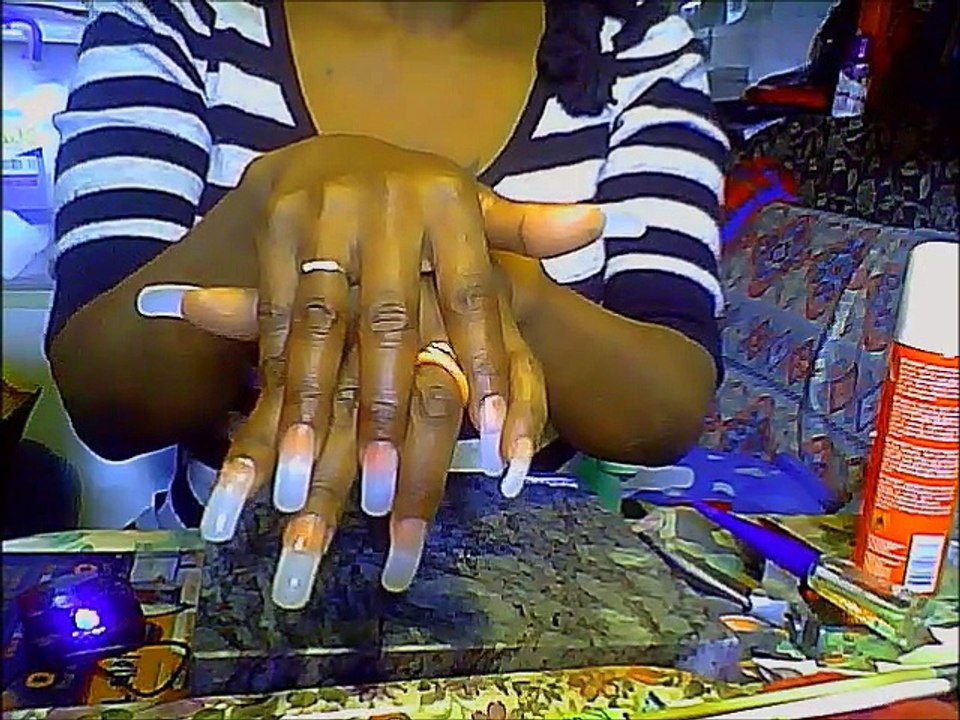 petite vidéo spéciale pose d,ongles pour débutants 3