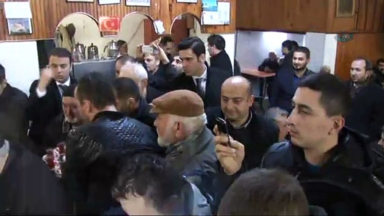 Abdullah Gül vatandaşlarla çay içti