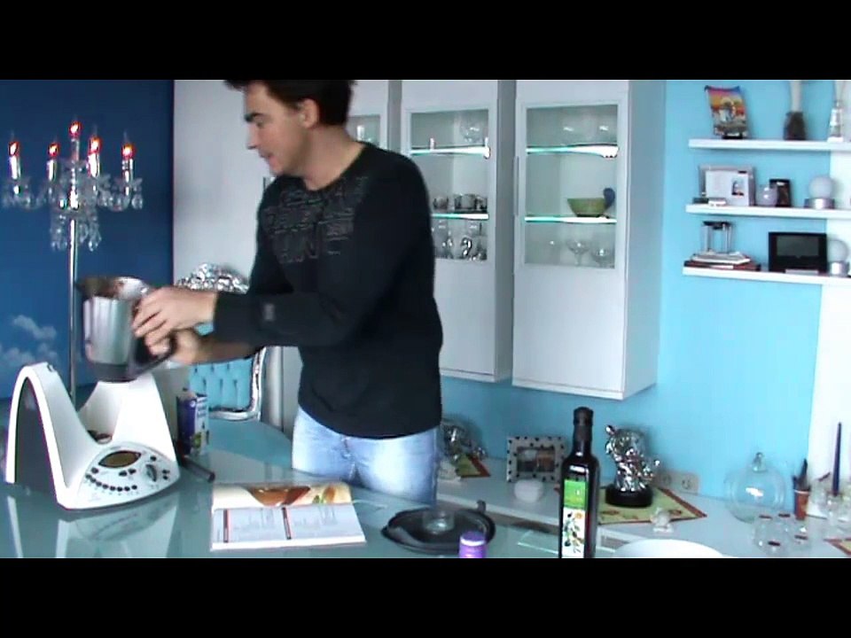 Thermomix TM 31 Mr Thermomen Matthias kocht Tortellini in Tomaten-Sahne-Sauce