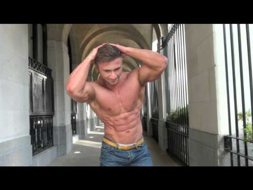 YOUNG BODYBUILDER MICHAL KOWALSKI ARTISTIC POSING