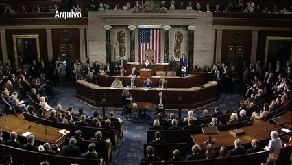 Câmara dos EUA aprova lei de finanças
