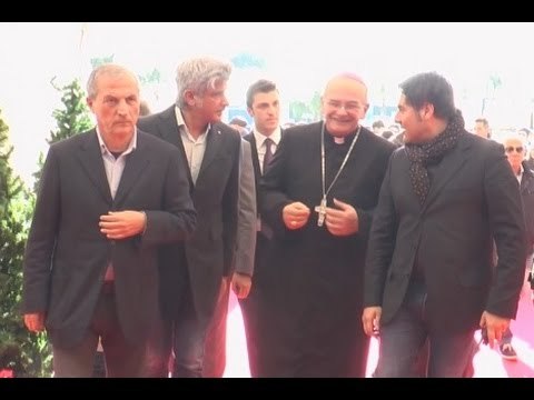 Trentola Ducenta (CE) - Il vescovo Spinillo inaugura il Villaggio di Babbo Natale (11.12.14)