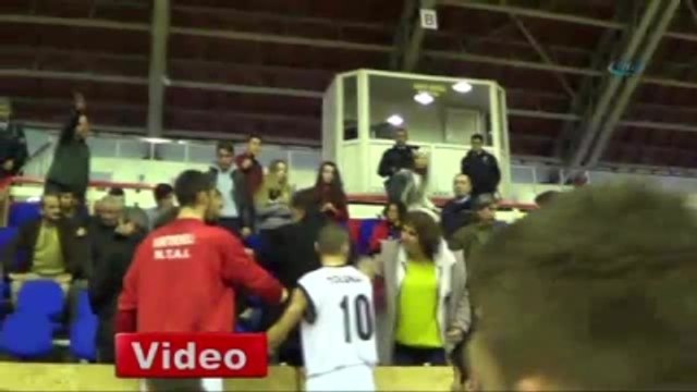 Polis ile Veliler Birbirini Yanlış Anlayınca Ortalık Karıştı