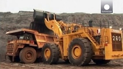 Oversupply pushes iron ore prices lower