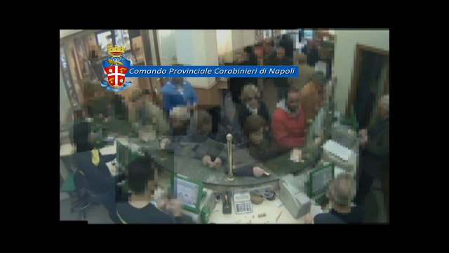 Castellammare di Stabia (NA) - Borseggiatore 71enne ruba portafogli ad anziana (11.12.14)