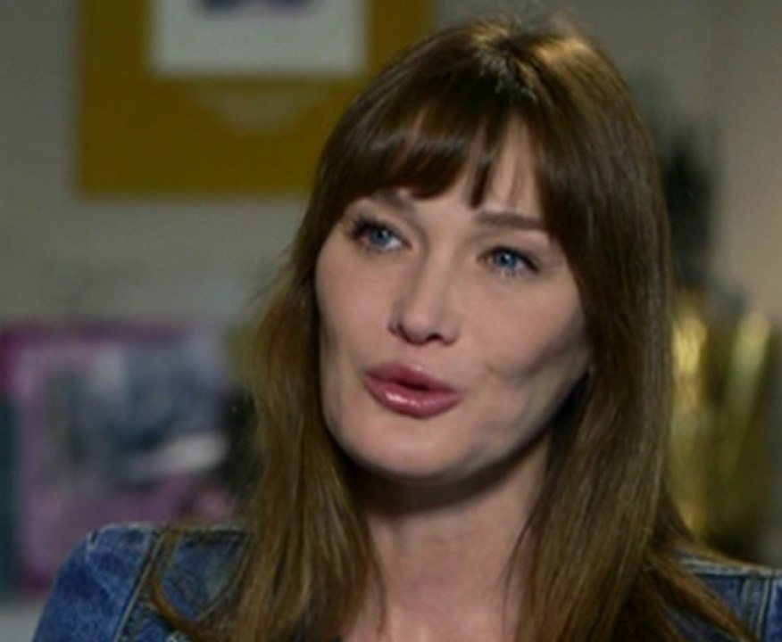 Carla Bruni-Sarkozy chantera "jusqu'à la tombe" : ZAPPING ACTU DU 12/12/2014